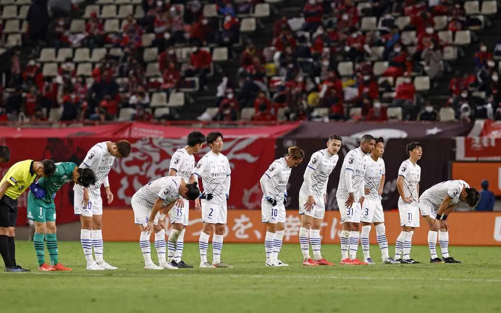 【画像・写真】鹿島と引き分け、肩を落とす大分イレブン＝カシマ