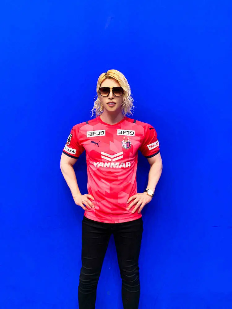 【画像・写真】27日名古屋戦の当日に「公認セレ男」のローランドがヨドコウ桜スタジアムに初来場