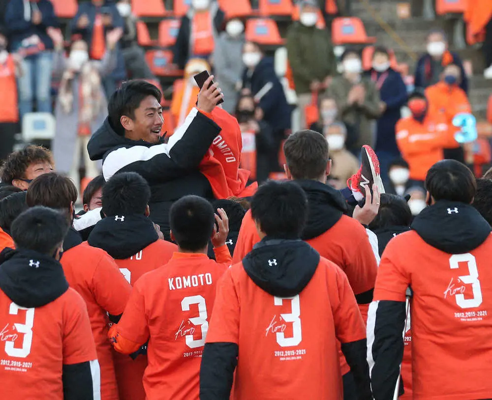 【画像・写真】大宮、逆転勝ちでJ2残留　今季限りで引退のDF河本もホッ…「最高の形で終わることができた」
