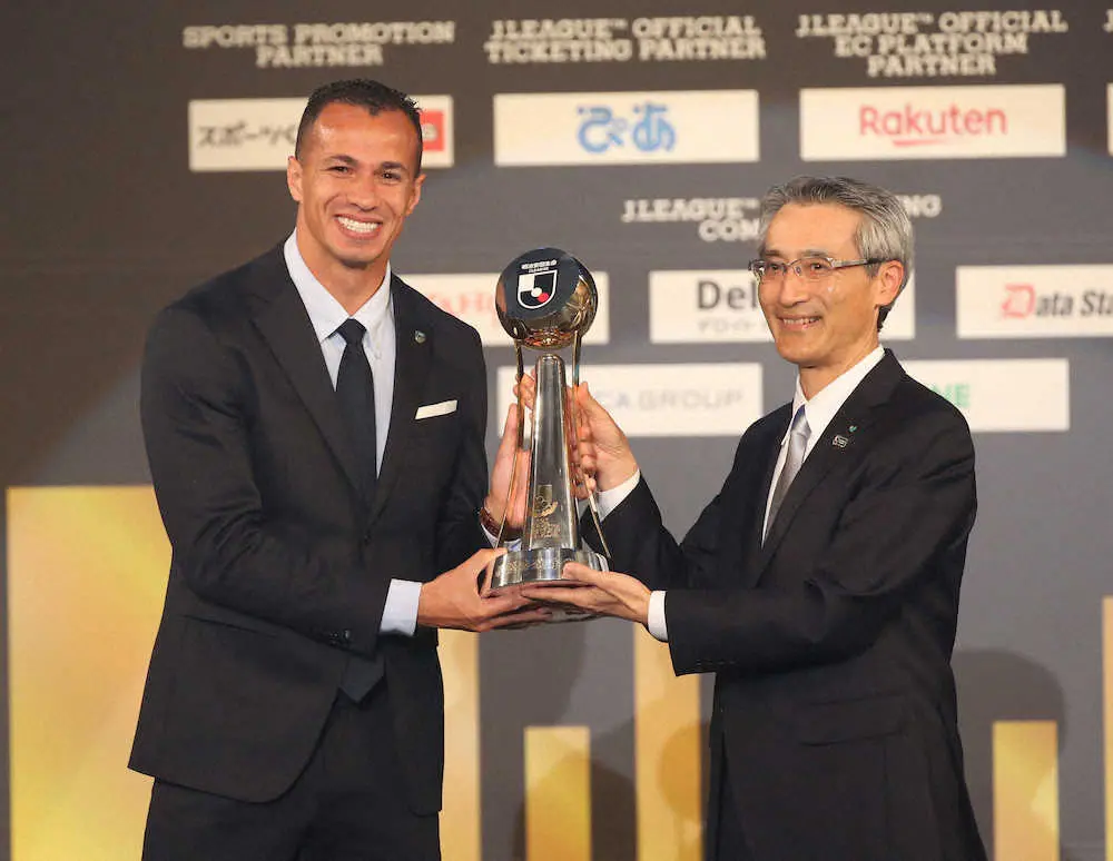 【画像・写真】川崎F・ダミアン　初のMVP「チームメートがいたからこそ」、35戦23発で2連覇貢献&得点王