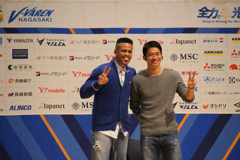 【画像・写真】J2長崎・玉田が引退会見　三都主アレサンドロ氏のサプライズ登場に「泣きそうになった」