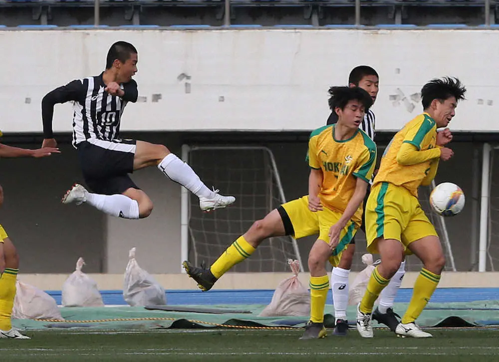 【画像・写真】長崎総科大付　小嶺監督が体調不良のためベンチ入りせず…定方コーチが指揮執り逆転勝ち