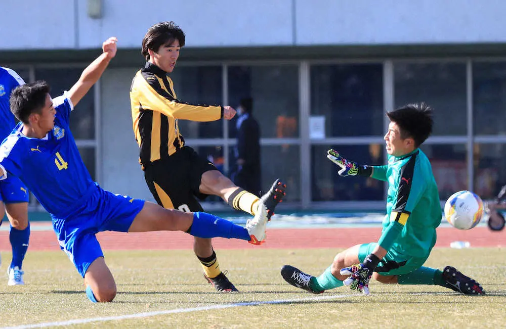 【画像・写真】前橋育英・守屋、パーフェクトハット　右足→左足→頭で決めて4－0発進大貢献