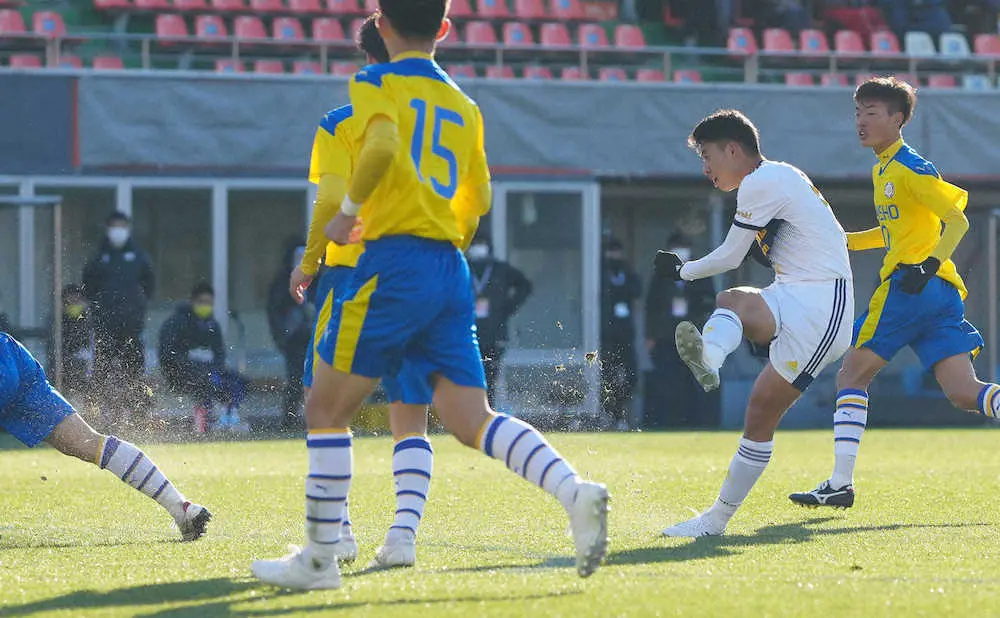 【画像・写真】鹿島学園が「狙い通りのミドル」で高松商に完勝　前橋育英戦へ渕主将「自分たちのサッカーを」