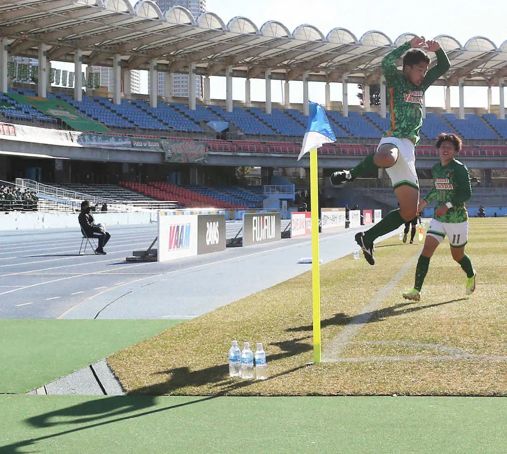 【画像・写真】青森山田　逆転で4大会連続ベスト4!“横綱相撲”で3戦11点、7人がゴール決める