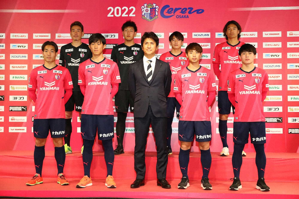 C大阪 新加入の8選手が会見 元代表の山中は セレッソで桜満開に スポニチ Sponichi Annex サッカー