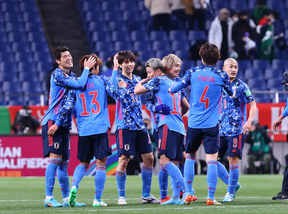 【画像・写真】サウジアラビア戦に勝利して喜ぶ日本代表イレブン
