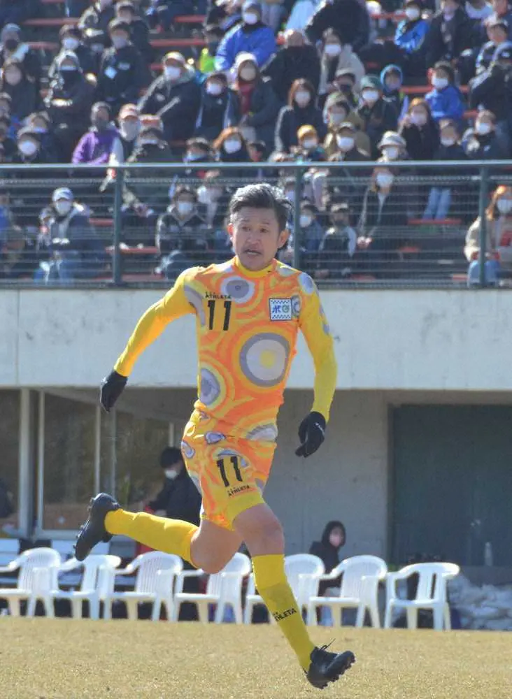 【画像・写真】カズ　実戦初先発もシュートなし　鈴鹿から2時間バス移動で“JFLの洗礼”　