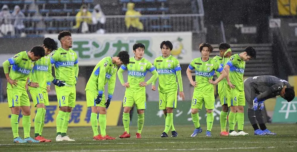 【画像・写真】湘南、響いた数的不利　山口監督無念「10人で相手ゴールをこじ開けるのは簡単ではない」