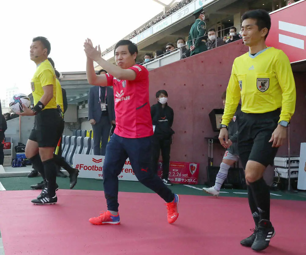 【画像・写真】霜降り・せいや「ボケる空気じゃありません！」　関西ダービーのコイントス役抜てきも、まさかの“0ボケ”