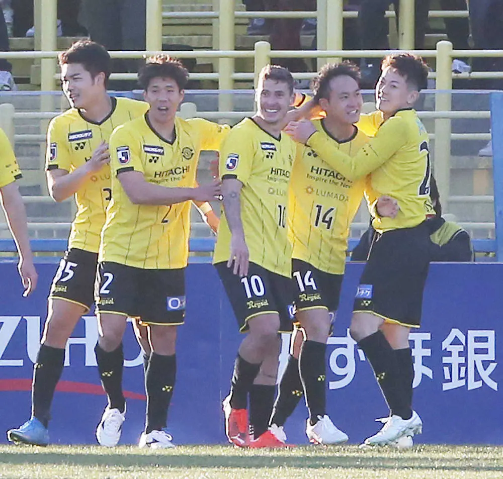 【画像・写真】柏11年ぶりの開幕連勝発進!細谷、ドウグラス、小屋松2戦連発の3発横浜撃ち