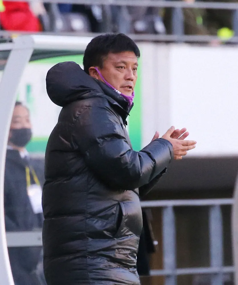【画像・写真】京都・チョウ監督　退場のGK上福元を気遣う「責任は俺にある」　磐田戦黒星は「3失点目が痛かった」