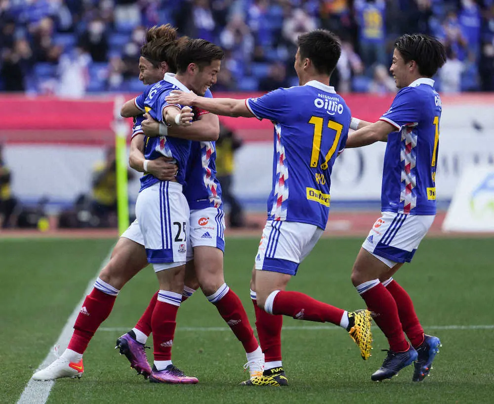 【画像・写真】横浜が今季初連勝で暫定首位　変幻起用に応える小池「吸収力というところは今年大きく違いがあるのかな」