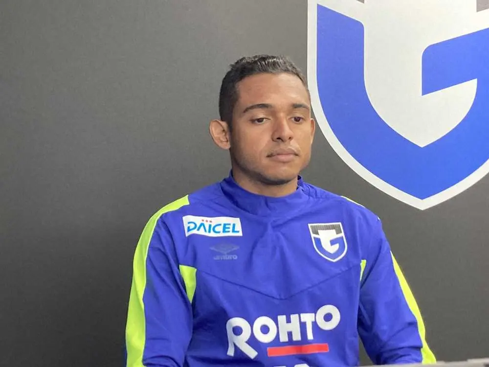 【画像・写真】G大阪の新外国人2人が会見　韓国代表DF権敬原「Jリーグは技術、組織でアジアナンバー1」