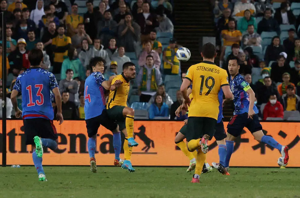 【画像・写真】【データスタジアム】後半DFライン上げた日本　相手10番に仕事させず　W杯予選オーストラリア戦