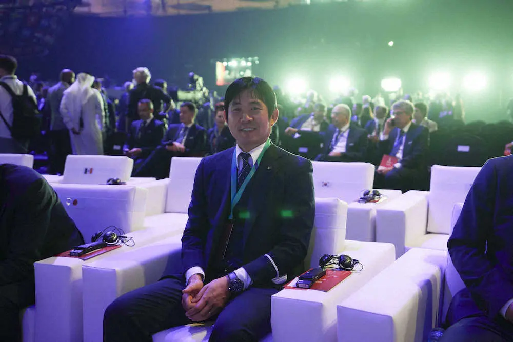 カタールW杯組み合わせ抽選会に出席した日本代表の森保監督（AP）