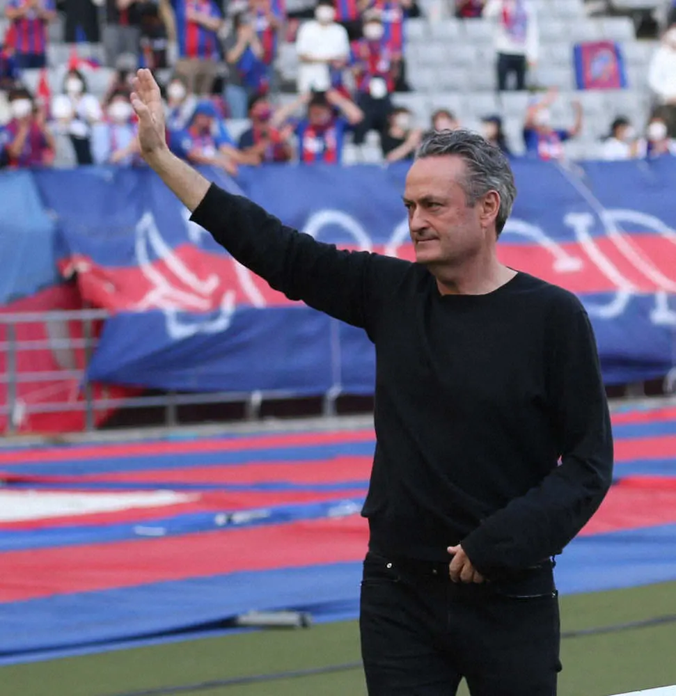 【画像・写真】FC東京アルベル監督が54歳の誕生日　プレゼントは「勝ち点3」
