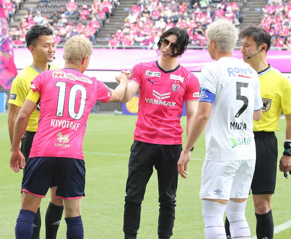 【画像・写真】C大阪　大阪ダービーに耐えてプレーオフ進出決定　主将のMF清武「守備が頑張ってくれたおかげ」
