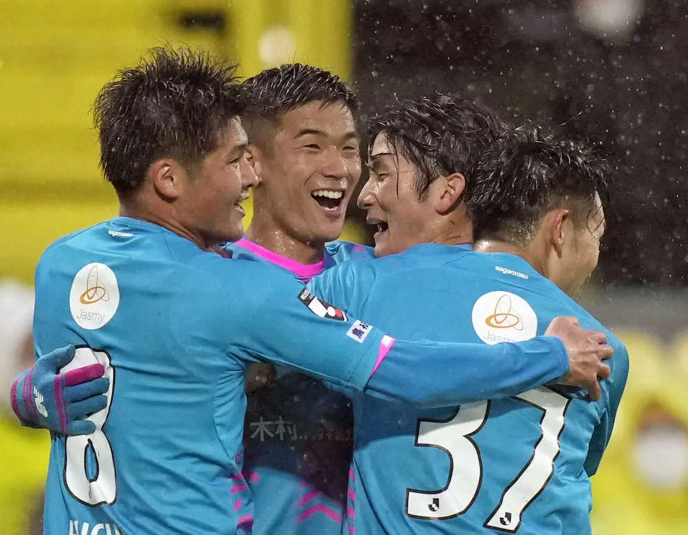 【画像・写真】鳥栖　4発快勝で暫定6位に浮上　川井監督「現状維持が嫌い。もっともっと面白く、観客が沸く試合を」