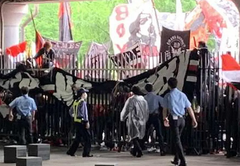 【画像・写真】浦和の一部サポーターの“ルール違反”が止まらず　試合中にも声出しでチームを鼓舞