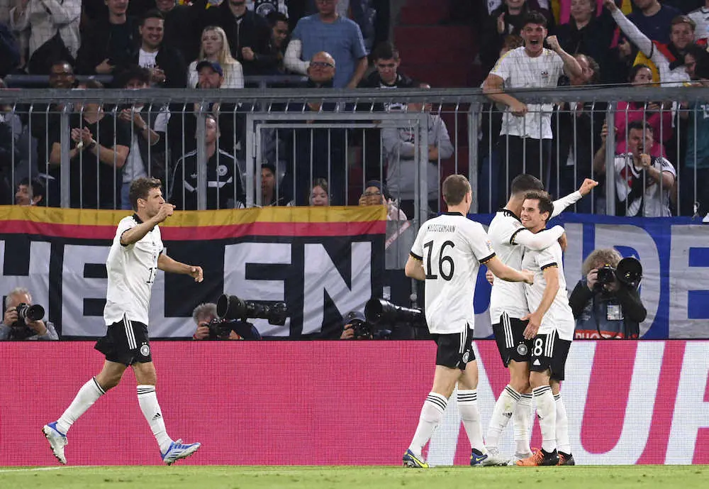 ＜ドイツ・イングランド＞先制を喜ぶドイツ代表だったが、試合は3戦連続の引き分けに終わった（AP）