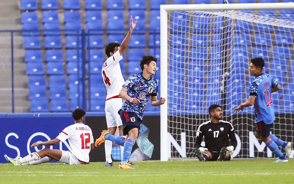 【画像・写真】UAE戦の後半、先制ゴールを決め、喜ぶ鈴木唯（中央）（C）AFC