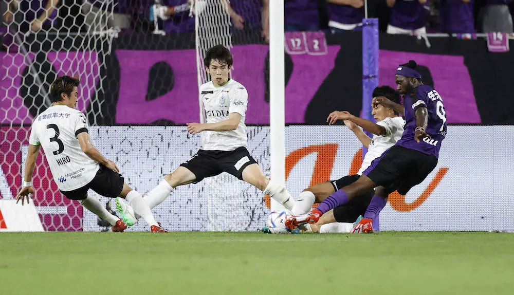 【画像・写真】京都・チョウ貴裁監督　因縁の古巣・湘南戦で惜敗