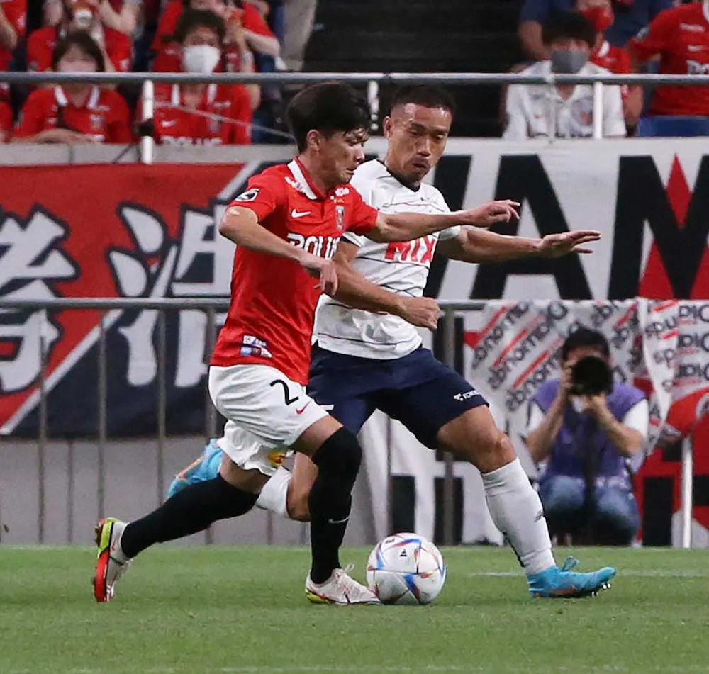 【画像・写真】FC東京・長友　J1出場100戦到達も見せ場なし…後半途中交代　指揮官表情険しく