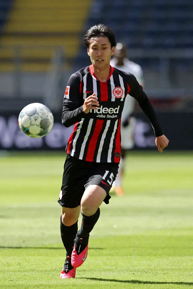 【画像・写真】Eフランクフルト鎌田　新オプションのボランチで2発「取りたいゴールやっと取れた」