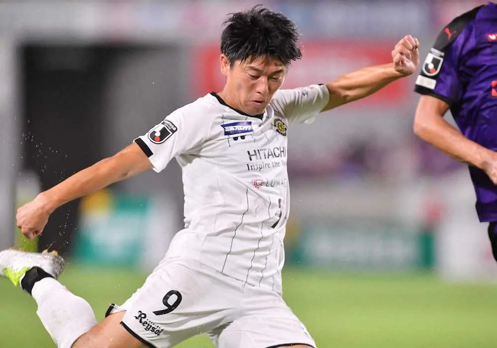 【画像・写真】決勝ゴールを決める柏・武藤（共同）