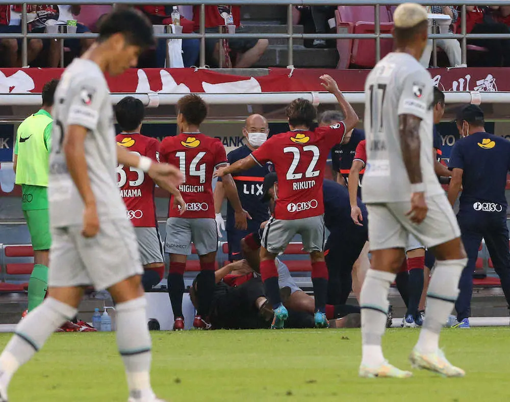 【画像・写真】鹿島・岩政新監督が初勝利　「選手たちが一体感を持ってやってくれた」