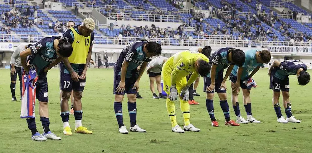 【画像・写真】福岡　堅守が崩壊…川崎Fの攻撃力に屈し今季最多4失点　山岸弾も実らず3連敗