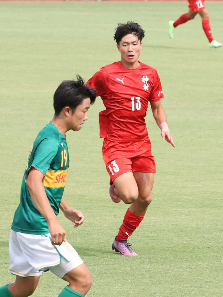 13日の静岡学園との練習試合でプレスをかける神村学園 福田師王 右 スポニチ Sponichi Annex サッカー