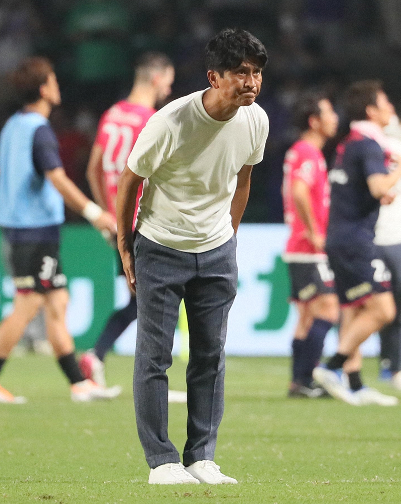 【画像・写真】沈黙のピンク…広島との上位対決に完敗