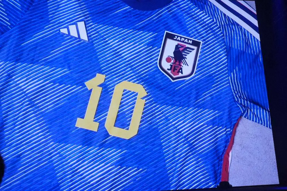 【画像・写真】サッカー日本代表　W杯用ユニホームを発表！テーマは「ORIGAMI」
