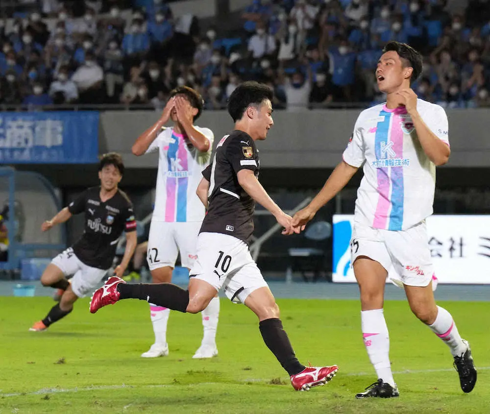 【画像・写真】川崎F　鳥栖に4―0大勝で5月以来の首位に浮上　悲願の3連覇へ、鬼木監督「これからは自分たち次第」
