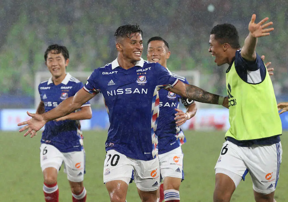 【画像・写真】横浜が3発快勝でJ1首位返り咲き　新加入ヤン・マテウスが途中出場でデビュー弾