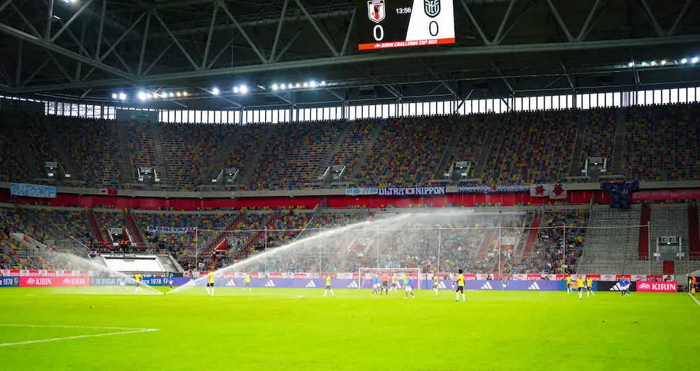 サッカー日本代表 エクアドル戦視聴率11 3 試合中にスプリンクラー誤作動のハプニングも スポニチ Sponichi Annex 芸能