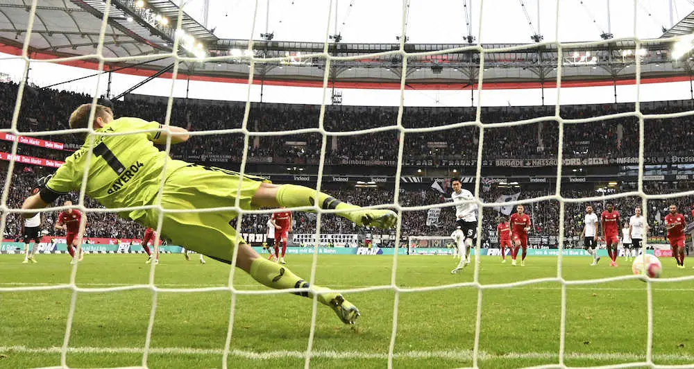 【画像・写真】Eフランクフルト鎌田　PK弾2発で自己最多シーズン6得点！今季公式戦は15戦9得点