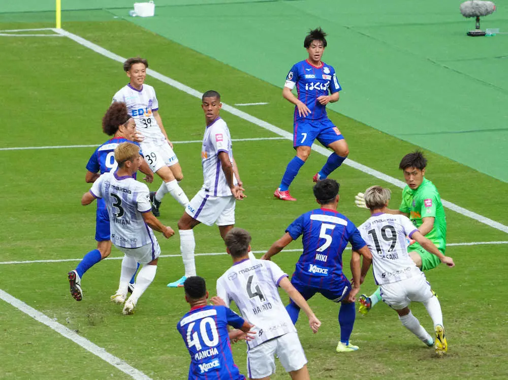 【画像・写真】甲府主将MF荒木「色々な感情あった」　昨季の同僚・広島MF野津田の活躍刺激に初V導く先制アシスト