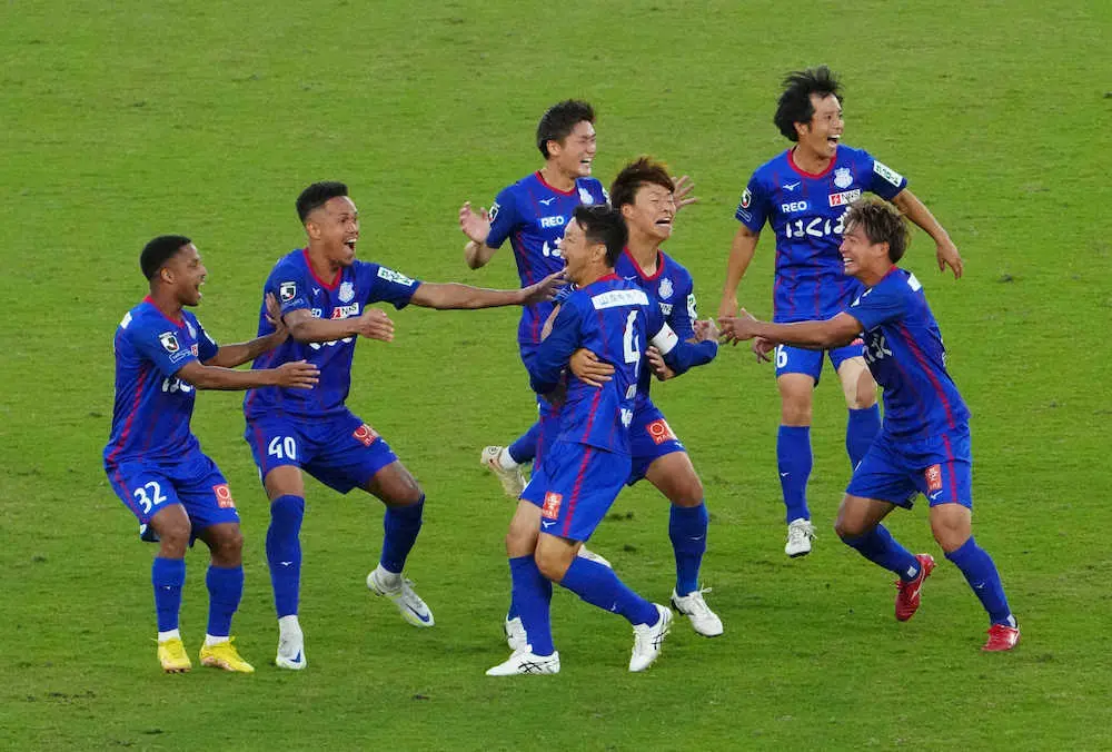【画像・写真】甲府が天皇杯初V　在籍20年目の42歳DF「山本英臣」トレンド入り　ネット歓喜「感動的なドラマ」