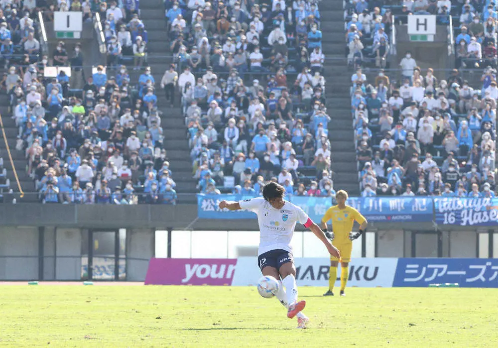 【画像・写真】中村俊輔　現役ラストマッチも“左足で魅了”　後半15分に途中交代で両チーム＆サポーターから盛大な拍手