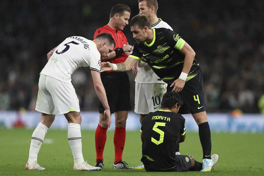 【画像・写真】スポルティング守田が途中交代　左ふくらはぎを気にする様子