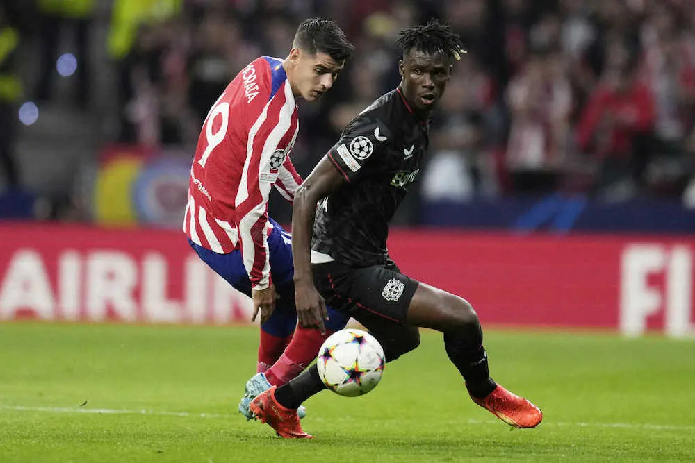 【画像・写真】W杯で日本と対戦　スペイン代表FWモラタが負傷　相手DFに右脚踏まれ