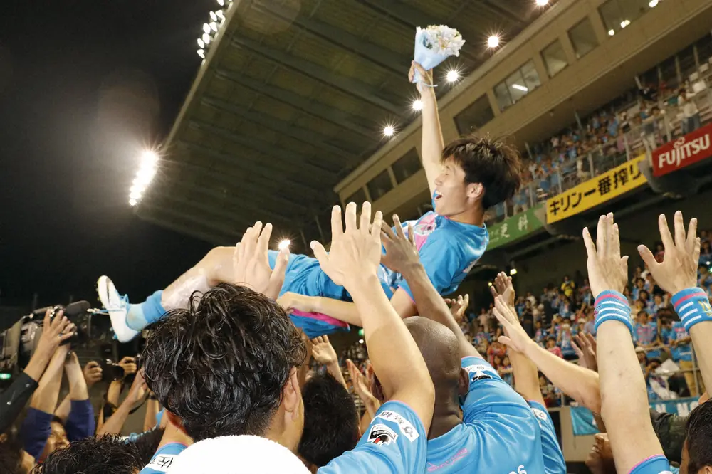 【画像・写真】【W杯代表発表】MF鎌田の初選出を古巣・鳥栖が祝福!サポーターも歓喜「俺たちの誇り」「活躍を願う」