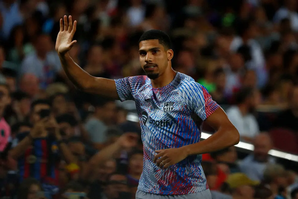 【画像・写真】復帰目指すウルグアイ代表アラウホ　W杯間に合った!?バルサ指揮官から“GOサイン”と地元メディア報道