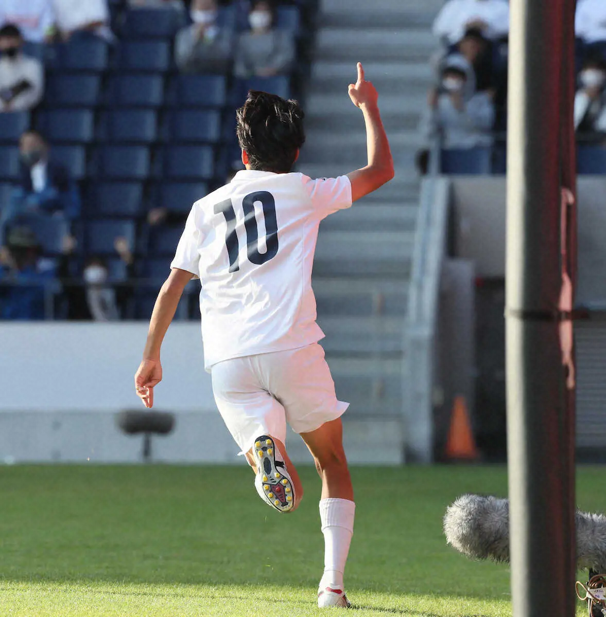 【画像・写真】履正社が死闘制し2年ぶり4回目の全国へ　決勝ゴールの名願がベンチに向かった理由とは？