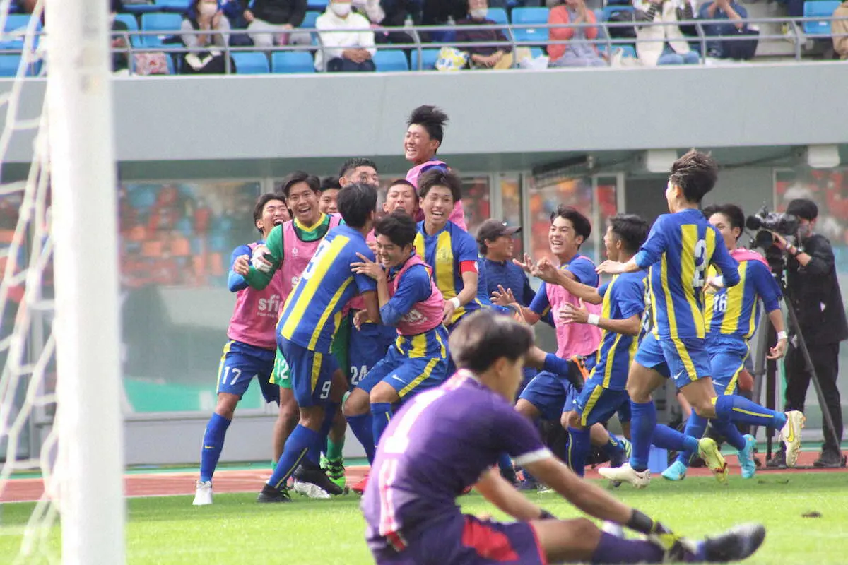 【画像・写真】天国の小嶺さんにささぐV　国見が12年ぶり選手権へ、木藤監督「時間がやっと動き出した」