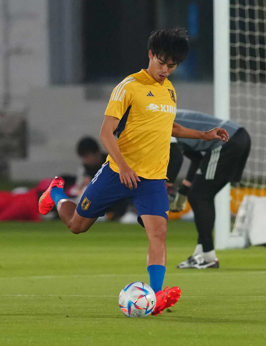 【画像・写真】遅れてきた“ジョーカー”三笘、カタール初練習　森保監督はドイツ戦起用示唆