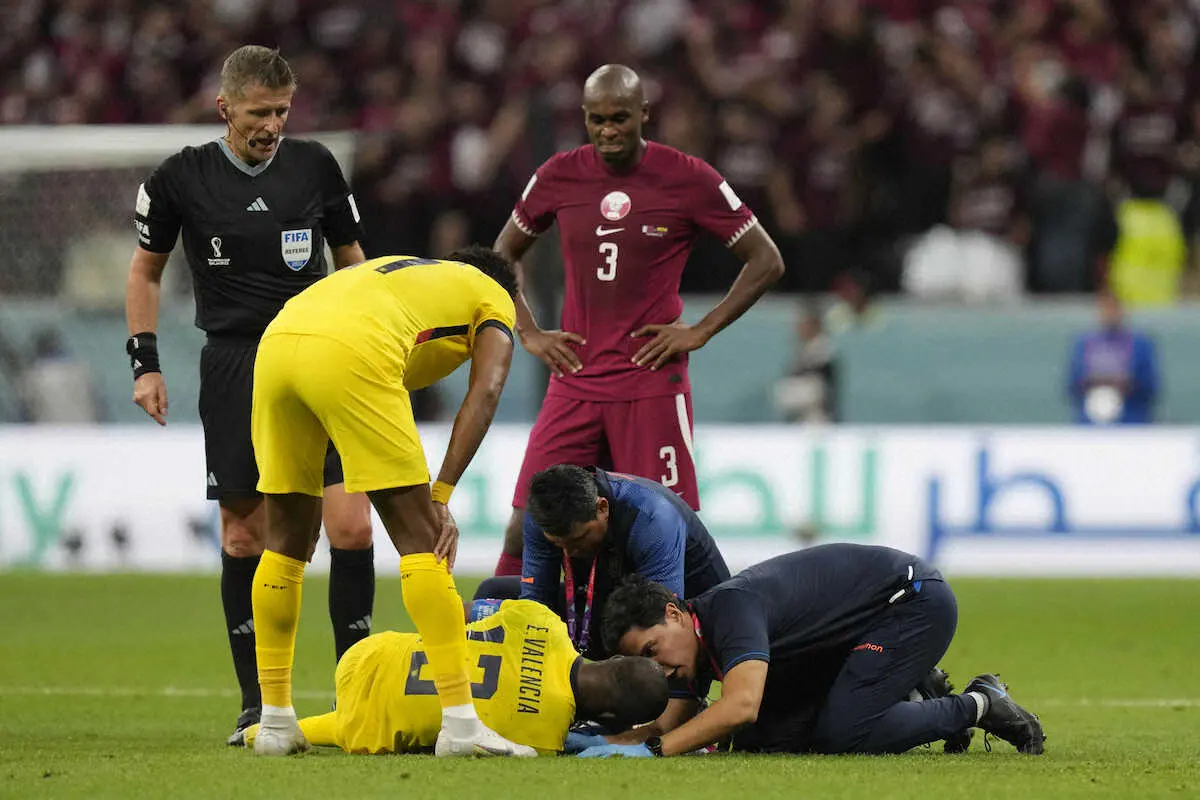カタール エクアドル 右足を痛め倒れ込むエクアドル代表fwバレンシア 下 Ap スポニチ Sponichi Annex サッカー カタール エクアドル 右足を痛め倒れ込むエクアドル代表fwバレンシア 下 Ap スポニチ Sponichi Annex サッカー